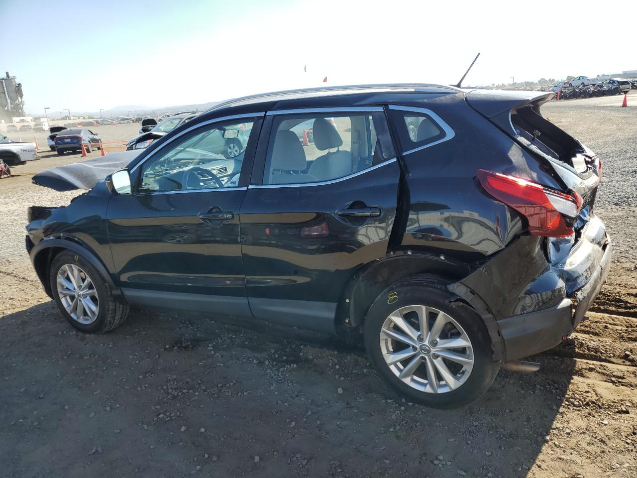 2017 Nissan Rogue - Image 2