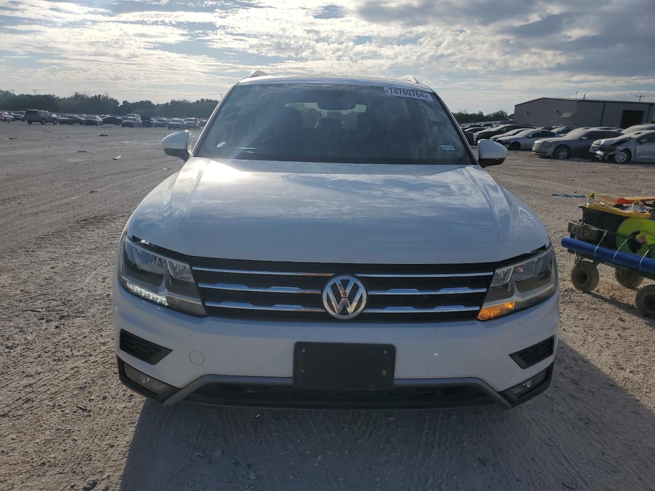 VIN 3VV3B7AX5JM128682 2018 VOLKSWAGEN TIGUAN no.5