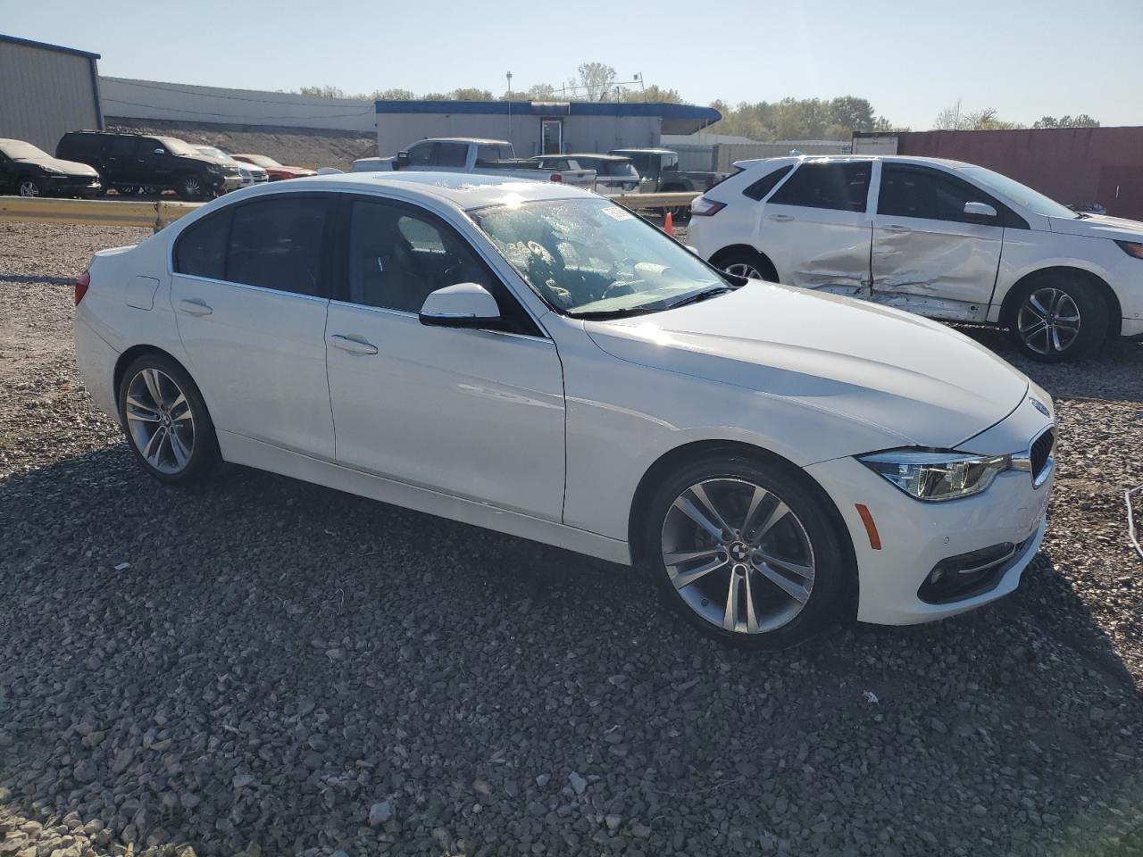 VIN WBA8B9G30HNU53564 2017 BMW 3 SERIES no.4