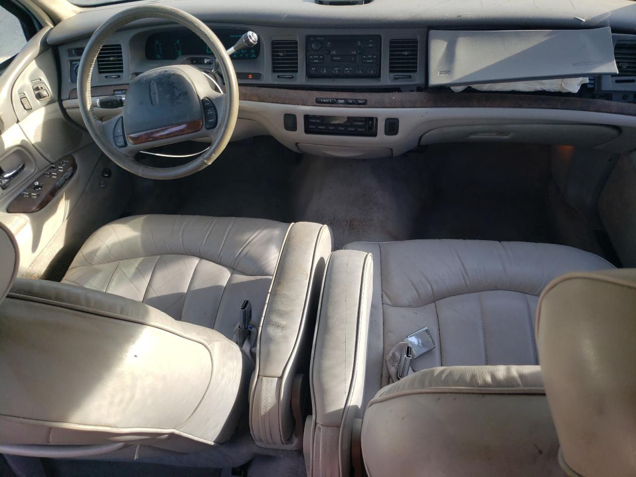 1997 Lincoln Town Car - Image 8
