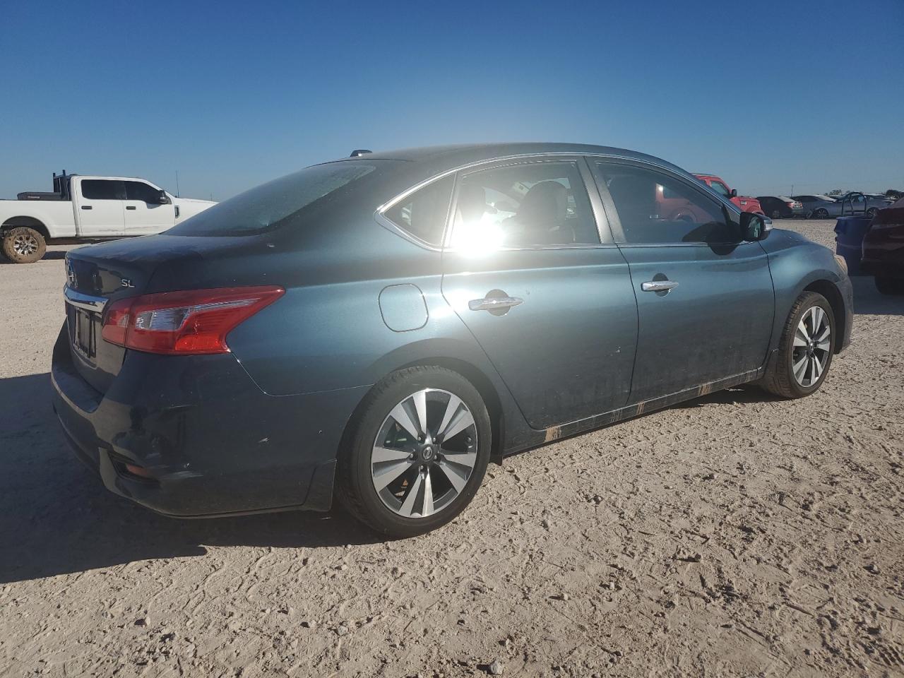 2016 Nissan Sentra - Image 3