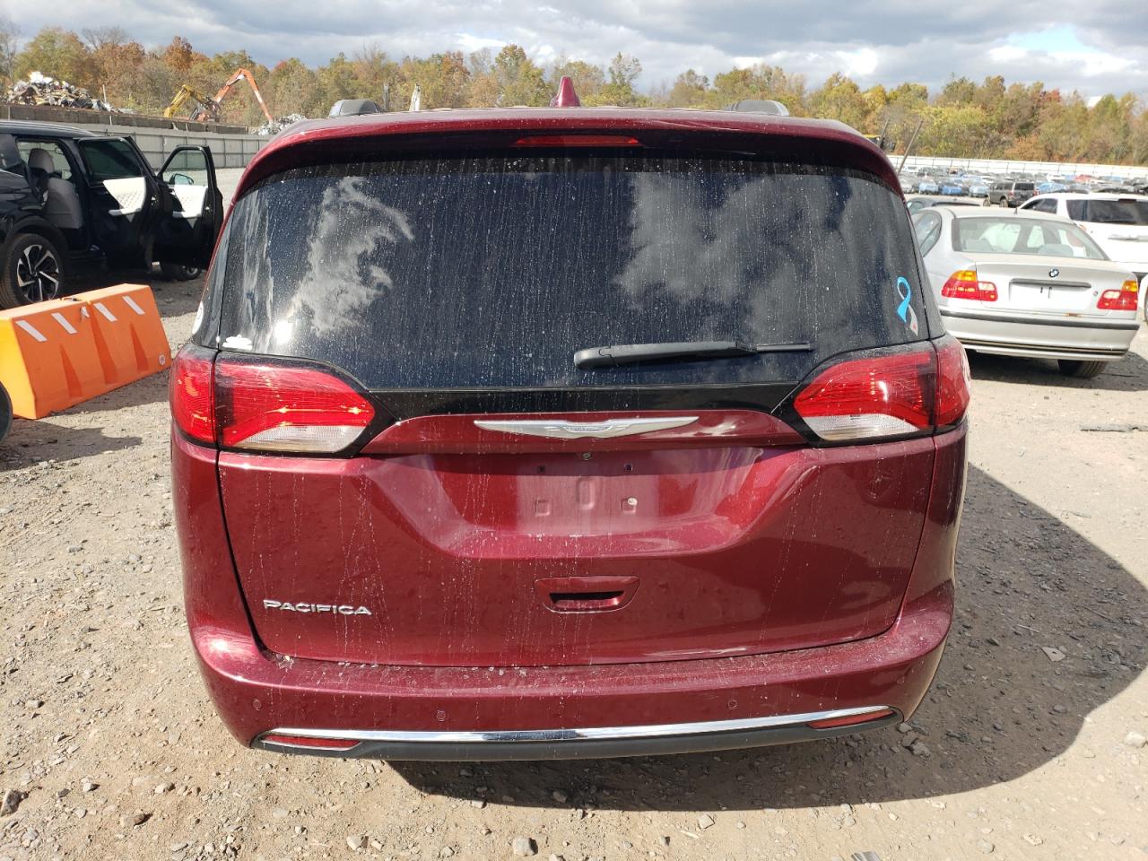 2017 Chrysler Pacifica - Image 6