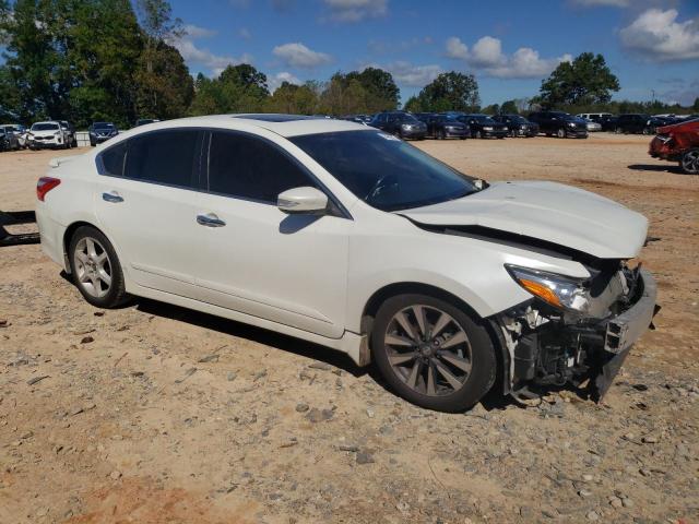  NISSAN ALTIMA 2017 White