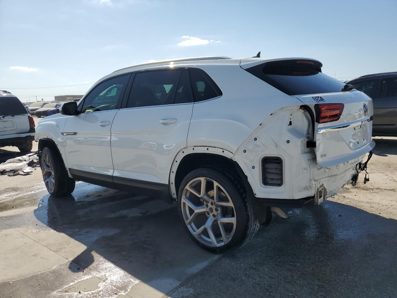 2021 Volkswagen Atlas - Image 2
