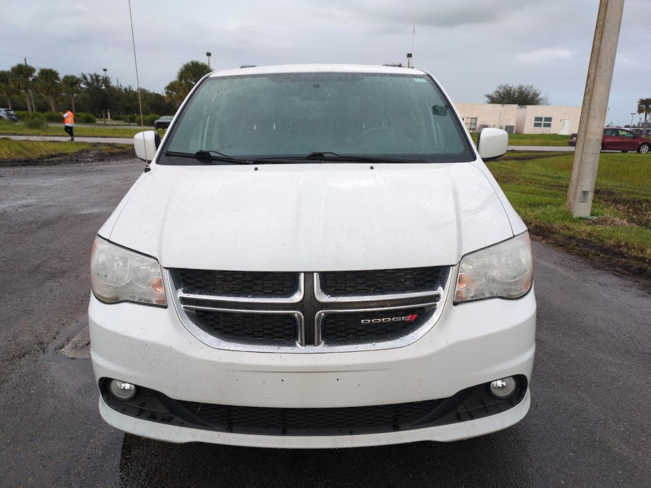2017 Dodge Caravan - Image 5