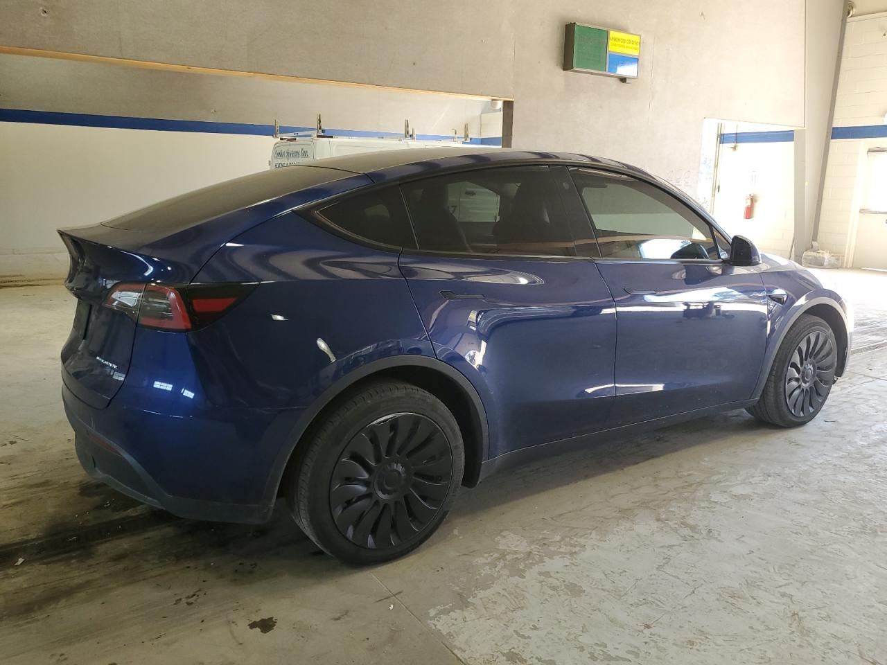 VIN 7SAYGDEE2PA068001 2023 TESLA MODEL Y no.3