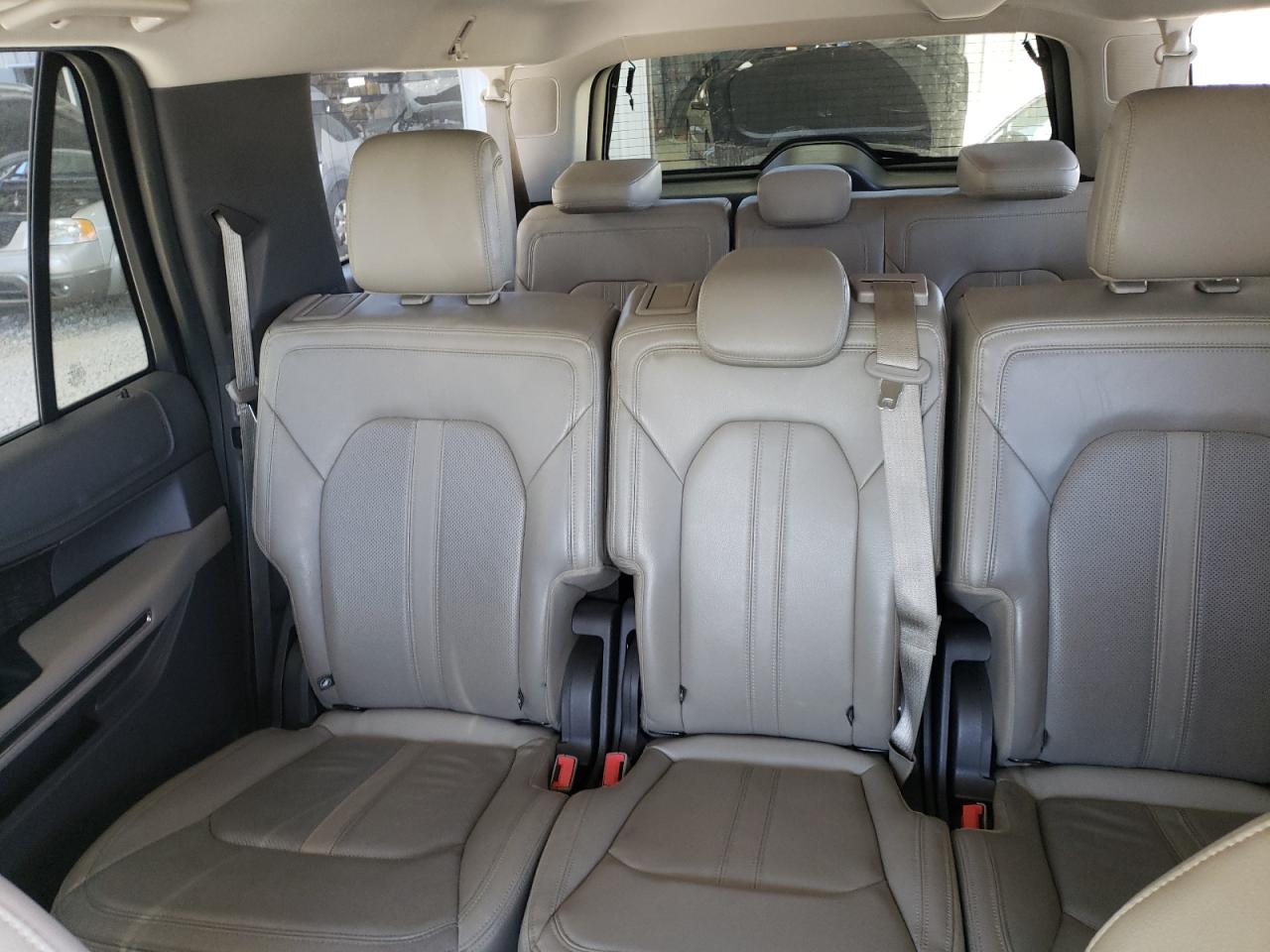 2018 Ford Expedition - Image 10