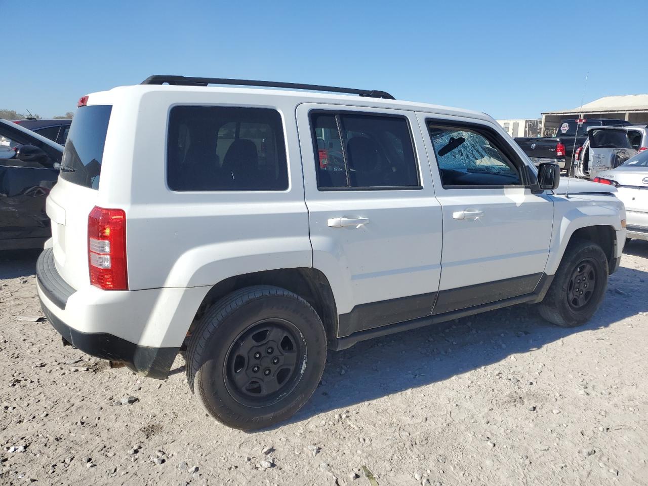 VIN 1C4NJRBB9ED778643 2014 JEEP PATRIOT no.3