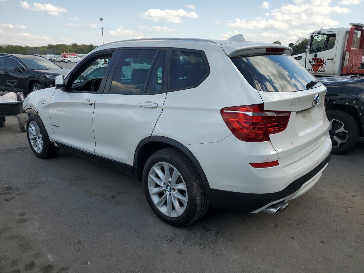 VIN 5UXWX9C5XH0T05663 2017 BMW X3 no.2