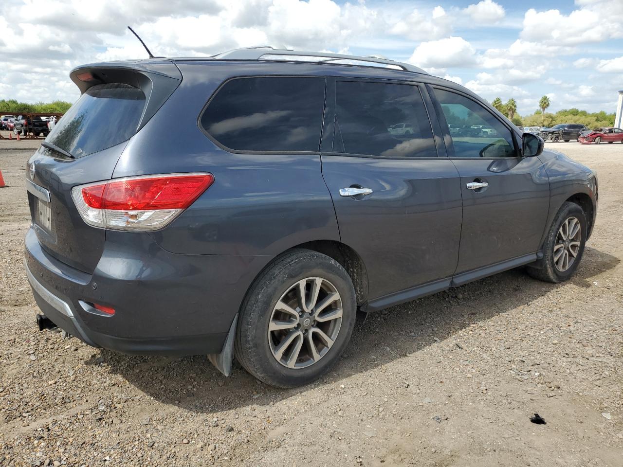 2013 Nissan Pathfinder - Image 3