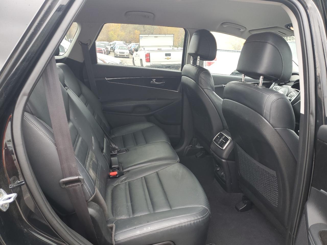 2017 Kia Sorento - Image 11