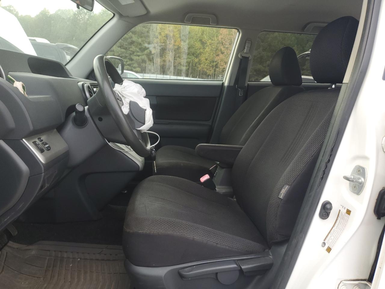 2010 Scion xB - Image 7