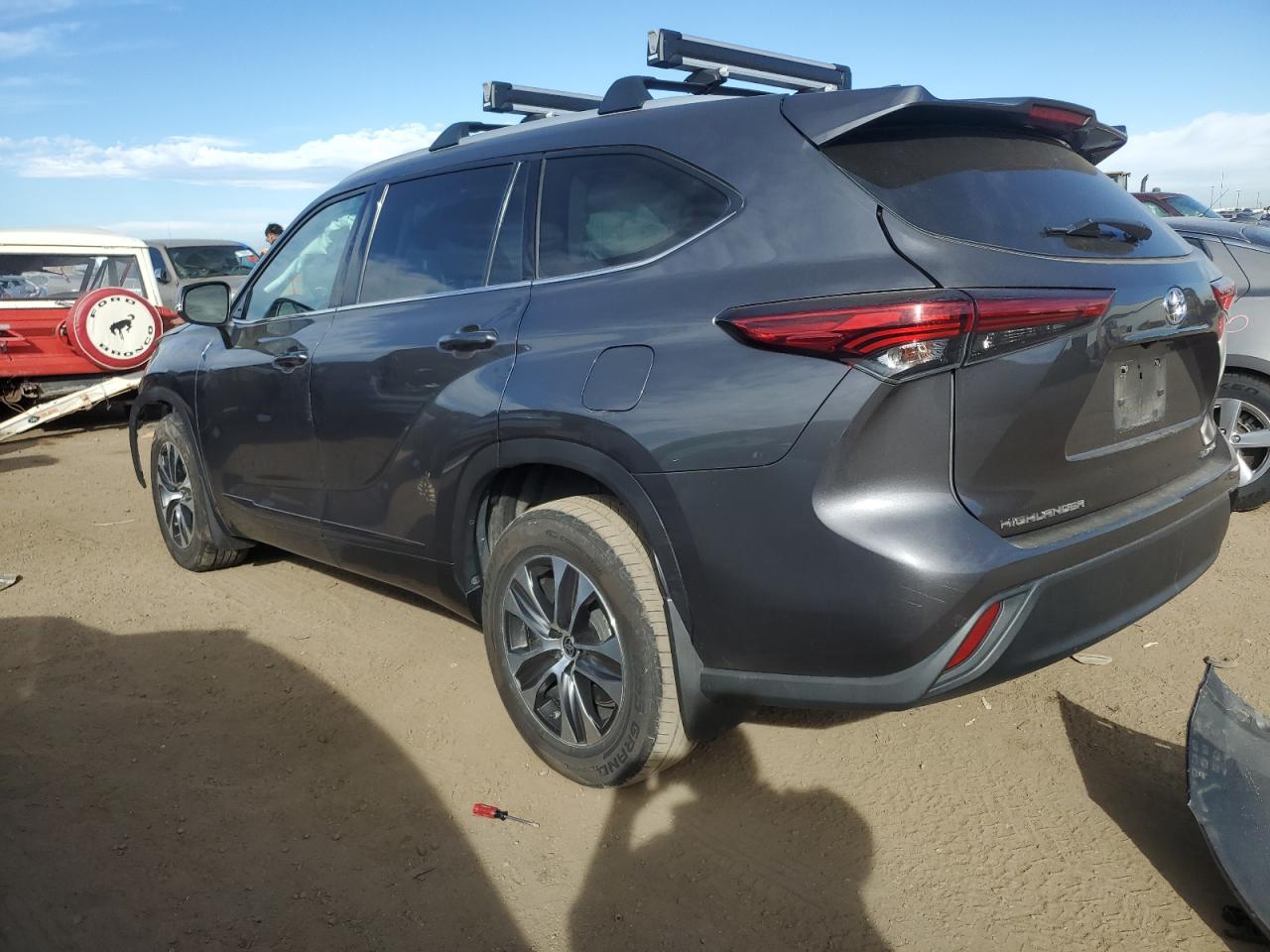 2022 Toyota Highlander - Image 2