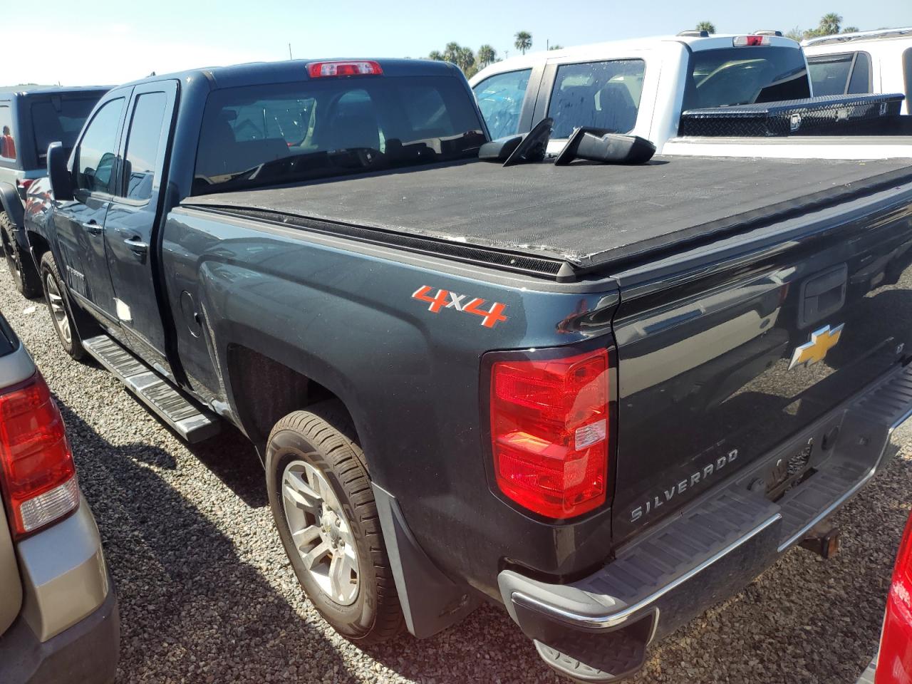 2018 Chevrolet Silverado K1500 Lt VIN: 1GCVKREC9JZ240250 Lot: 74945554