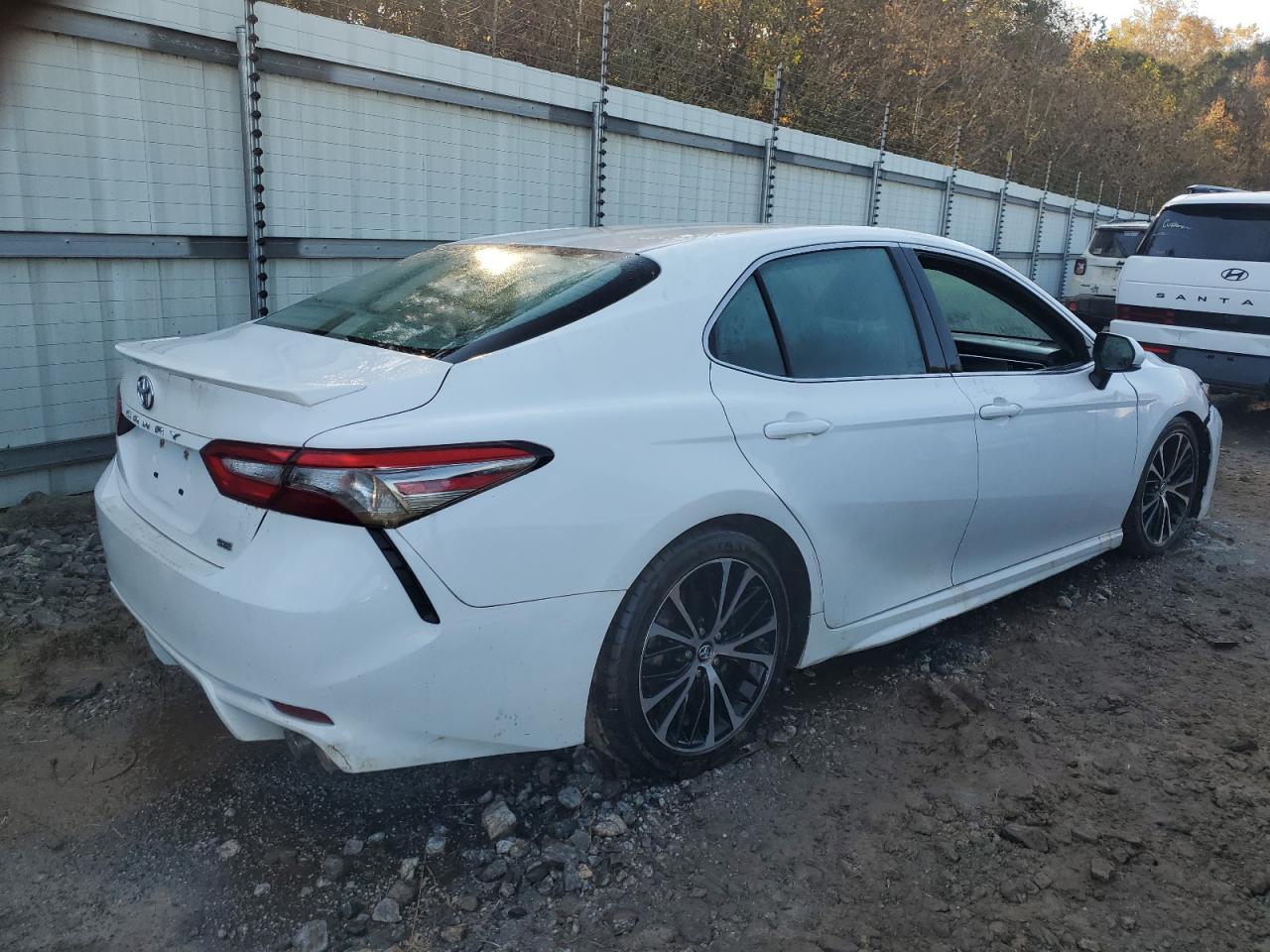 VIN 4T1B11HK5JU596052 2018 TOYOTA CAMRY no.3