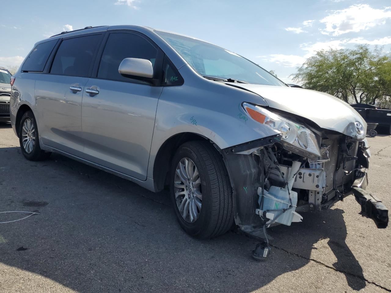 5TDYK3DC2FS603654 2015 Toyota Sienna Xle