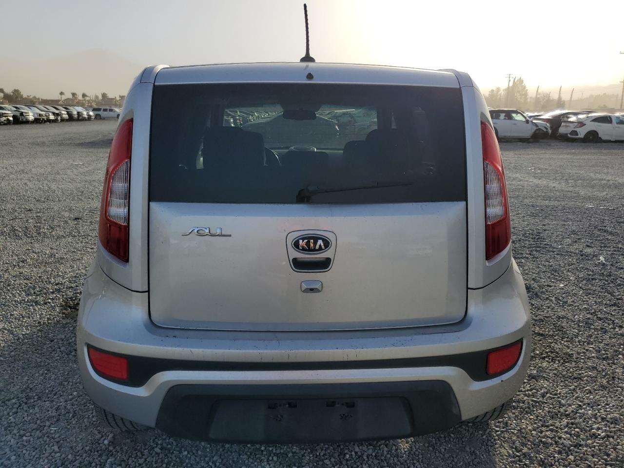 2012 Kia Soul + VIN: KNDJT2A68C7369856 Lot: 76830554