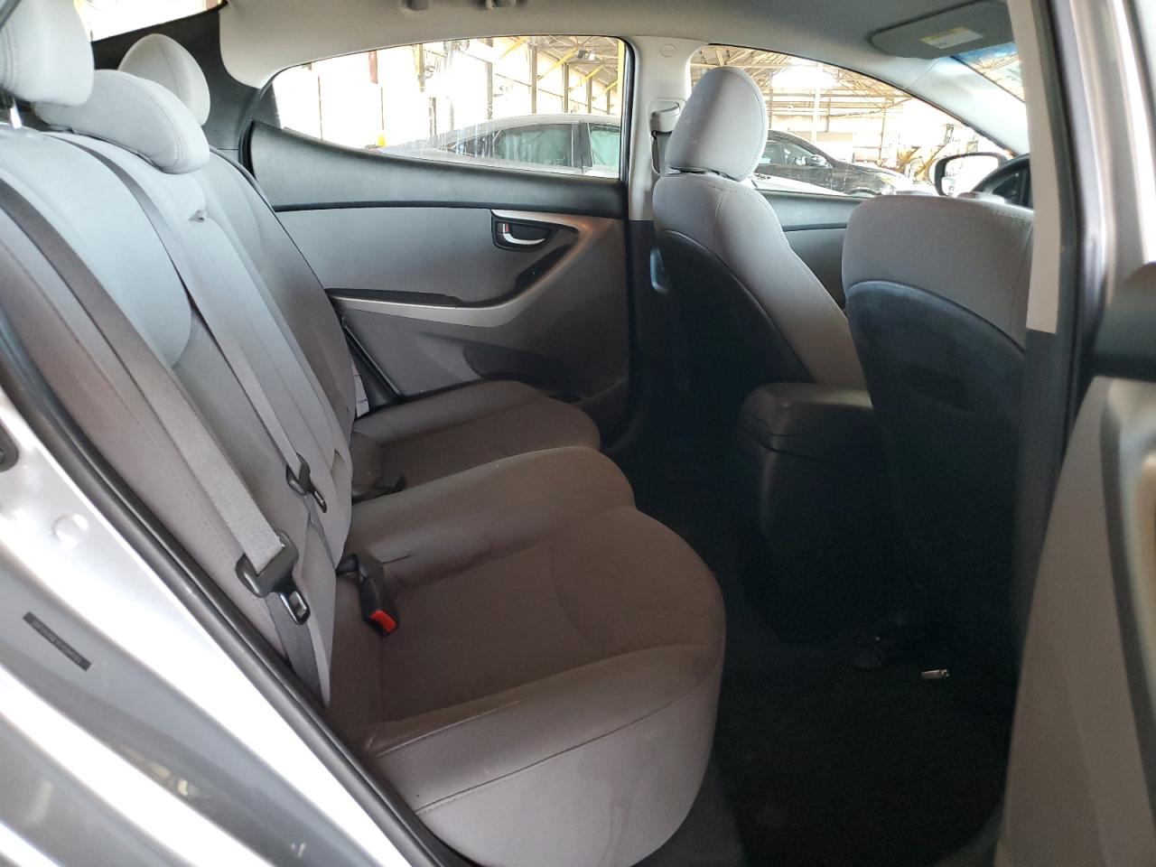 2015 Hyundai Elantra - Image 10