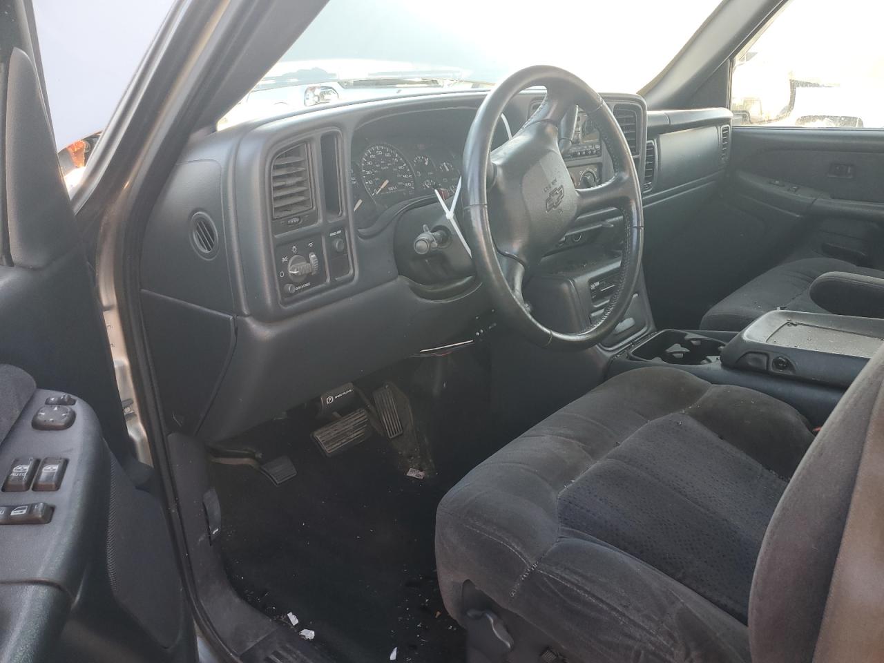 2002 Chevrolet Silverado - Image 8