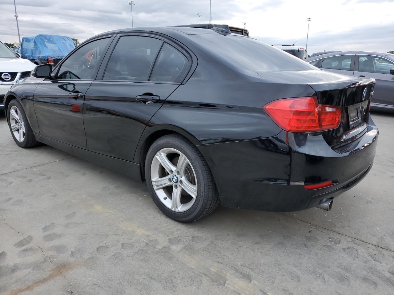 WBA3B1G56FNT01847 2015 BMW 3 SERIES - Image 2