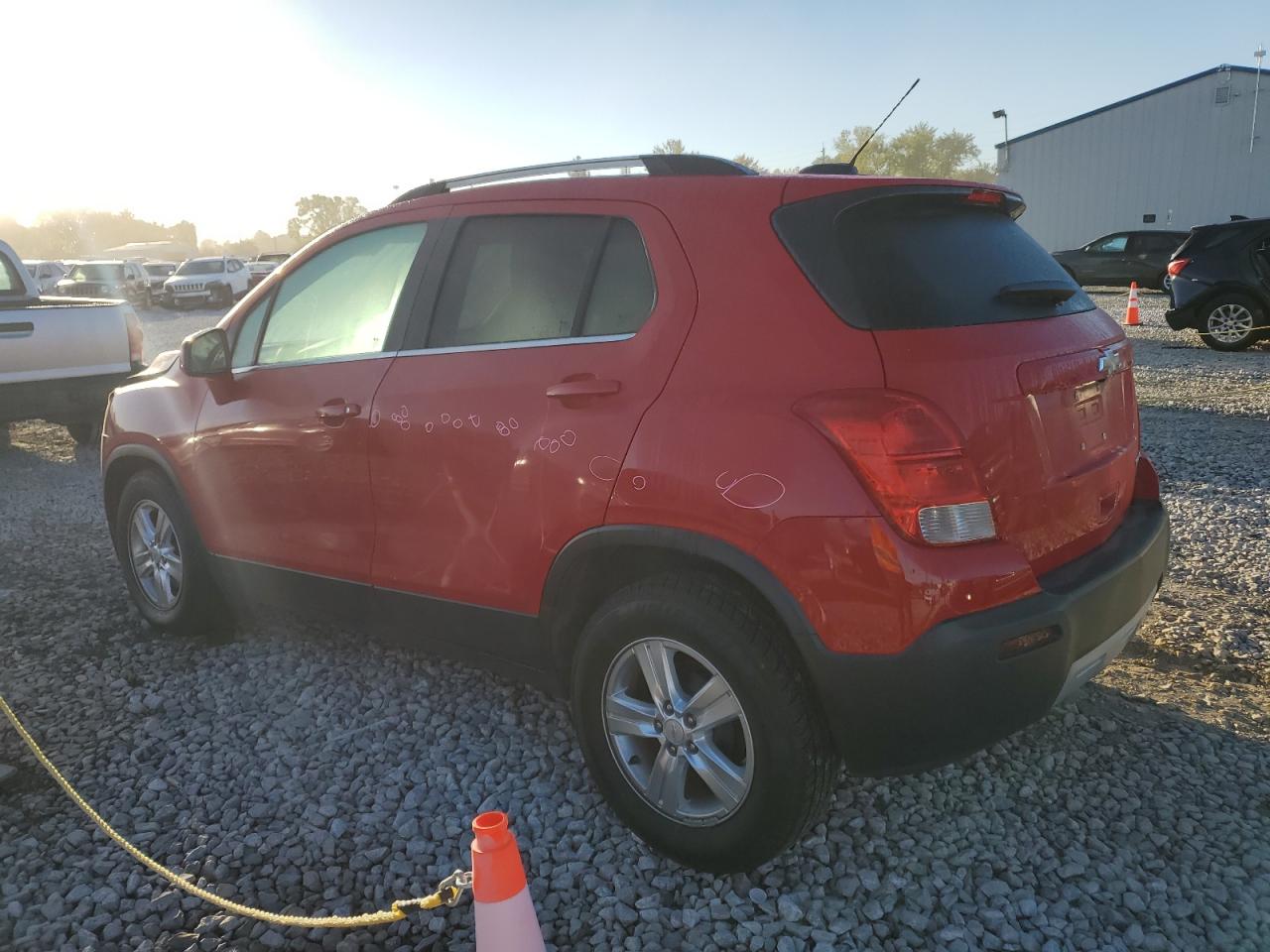 KL7CJLSB2FB071009 2015 CHEVROLET TRAX - Image 2