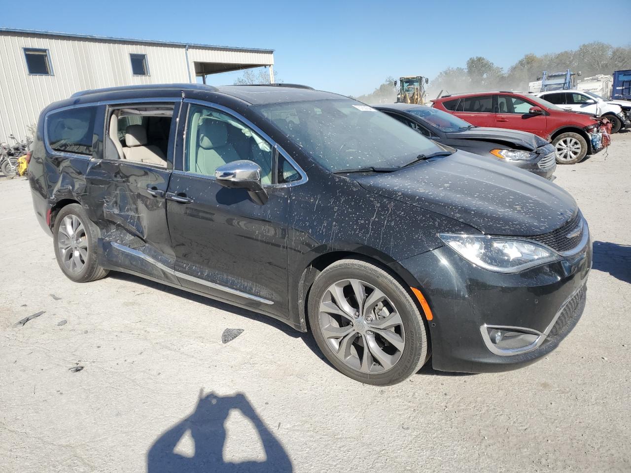 2018 Chrysler Pacifica - Image 4