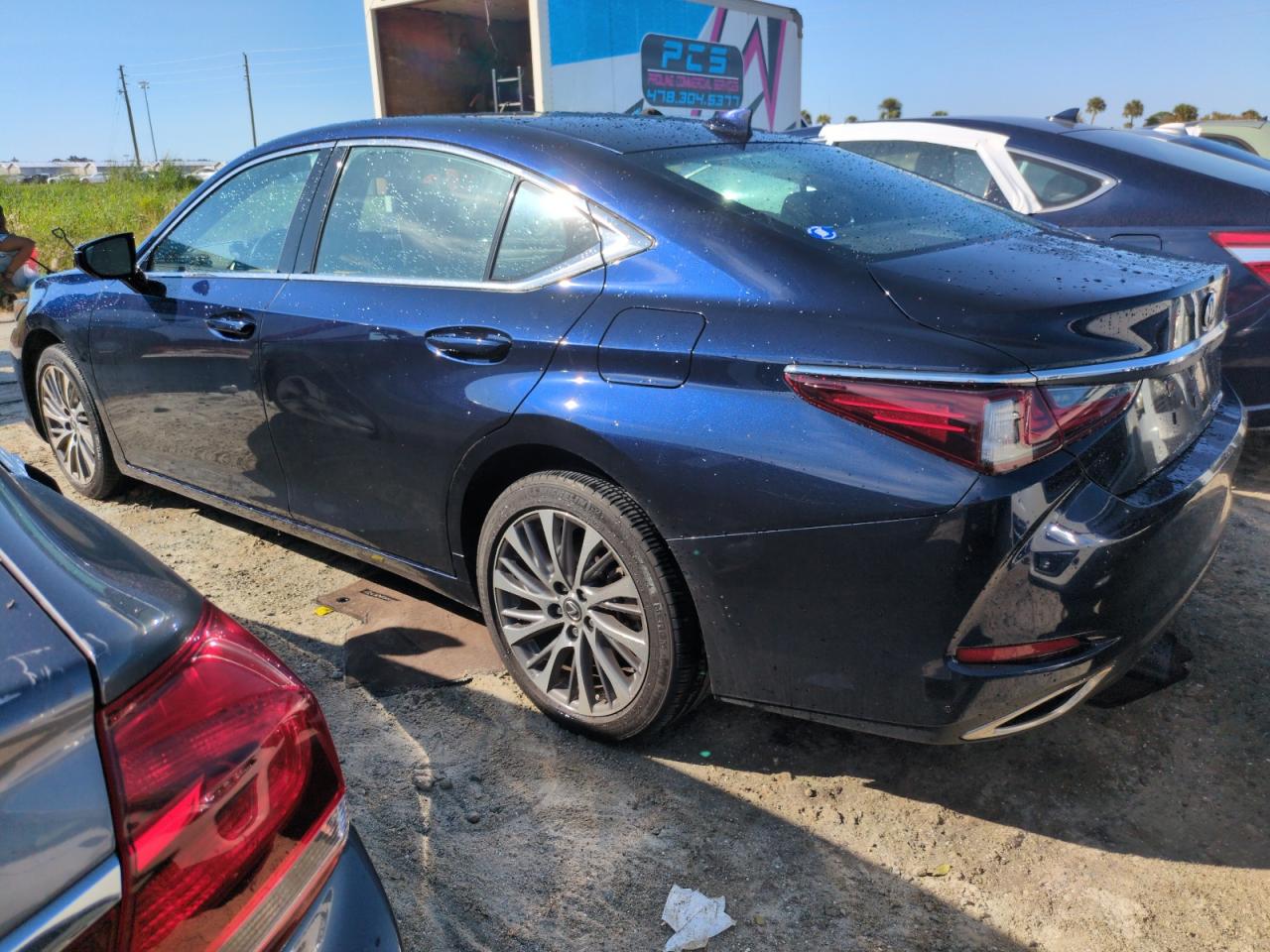 2020 Lexus ES - Image 2