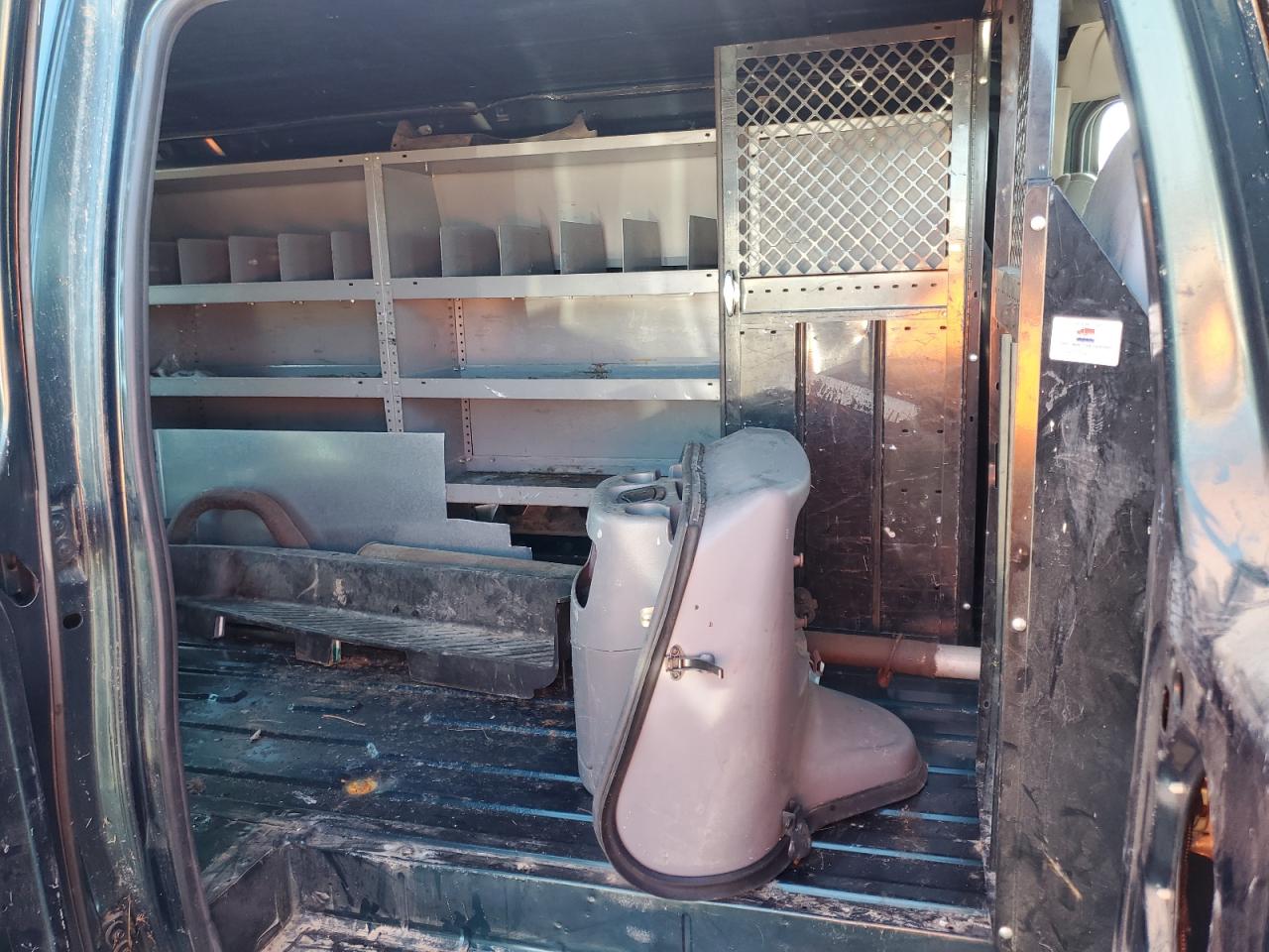 2000 Ford Econoline E150 Van VIN: 1FTRE14W7YHB00445 Lot: 75105234