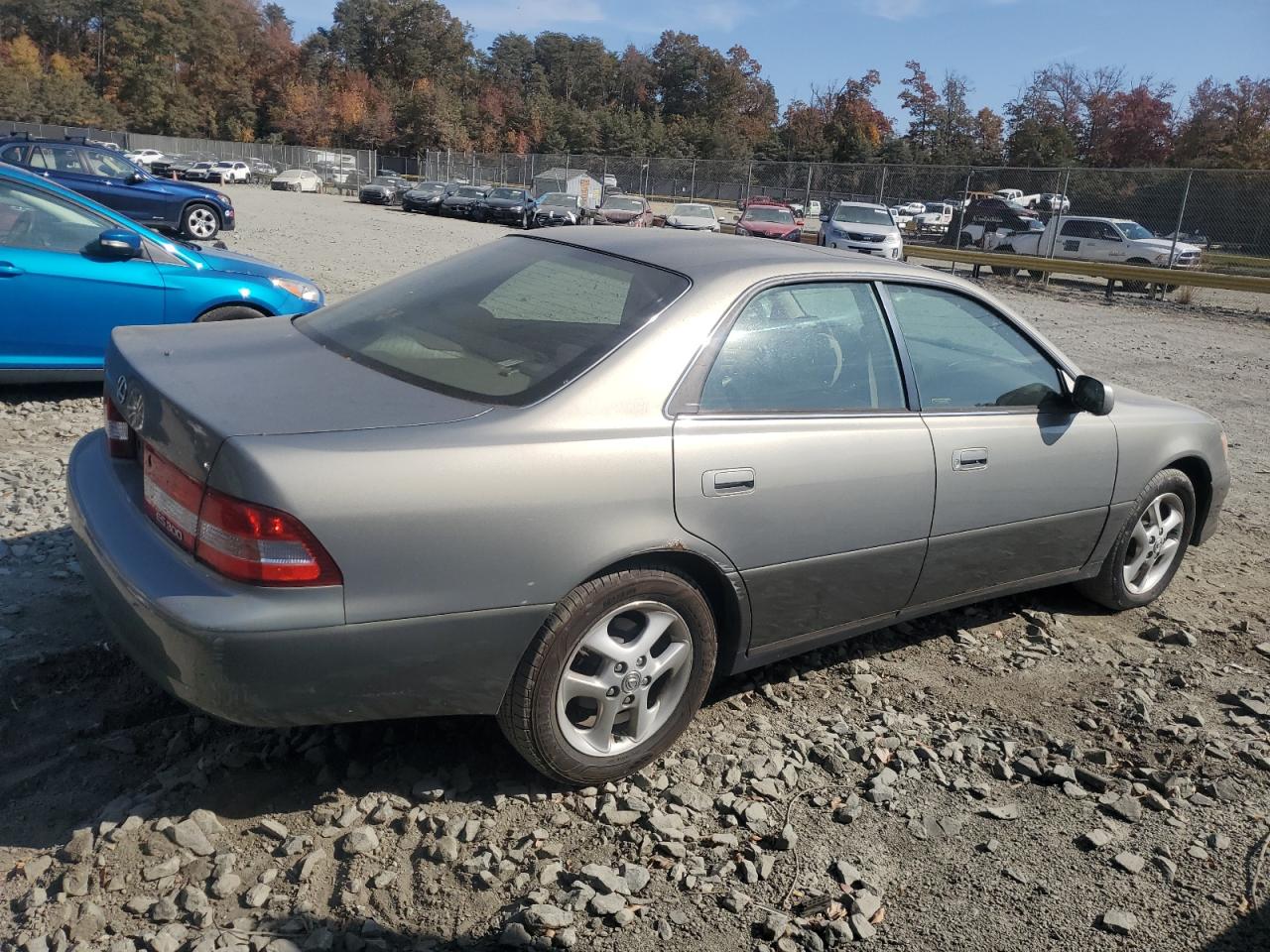 2001 Lexus ES - Image 3