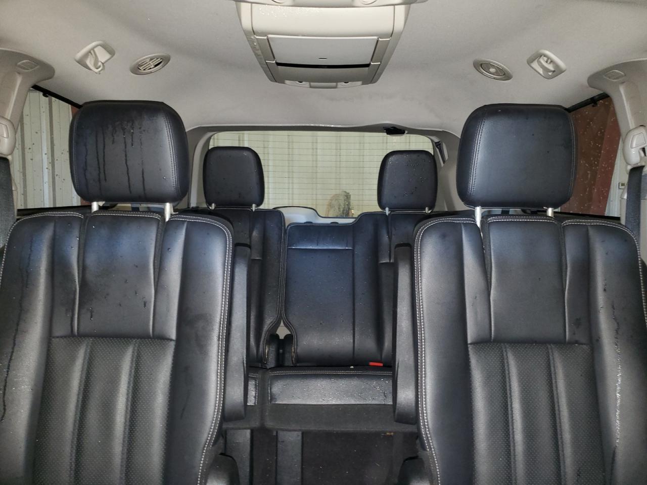 2013 Chrysler Town & Country - Image 10