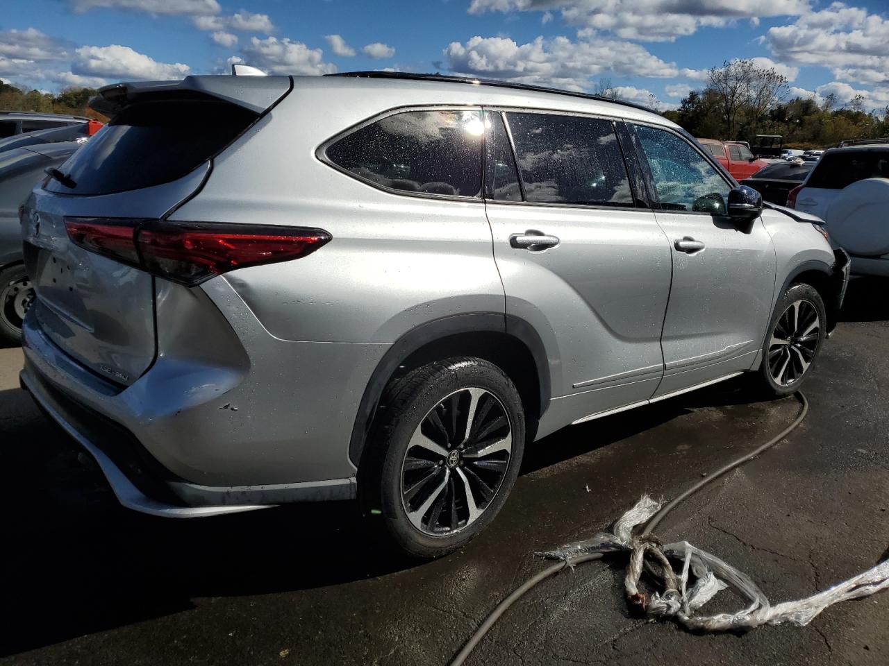 2021 Toyota Highlander - Image 3