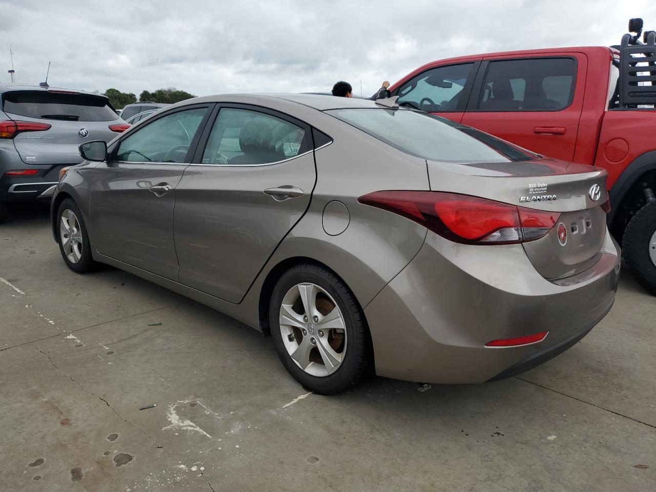 5NPDH4AE1GH723221 2016 HYUNDAI ELANTRA - Image 2