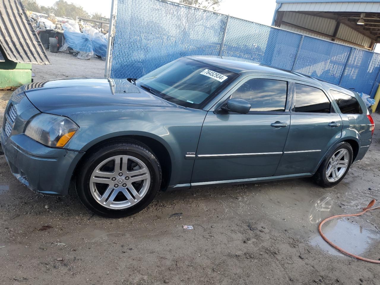 2005 Dodge Magnum - Image 1