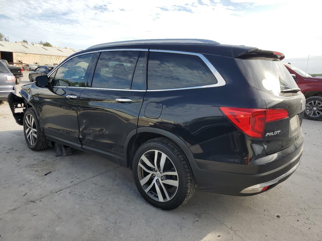 2017 Honda Pilot - Image 2
