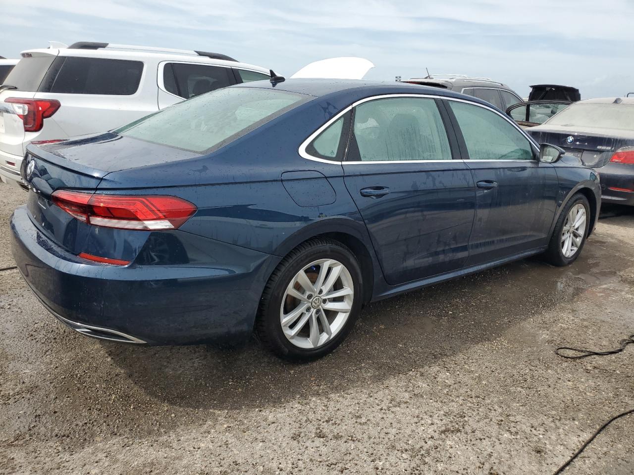 2020 Volkswagen Passat - Image 3