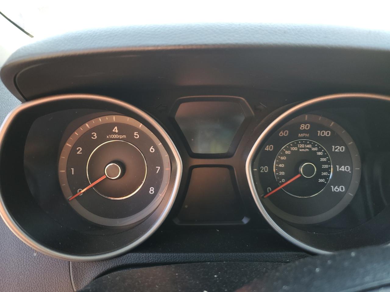 2016 Hyundai Elantra - Image 9