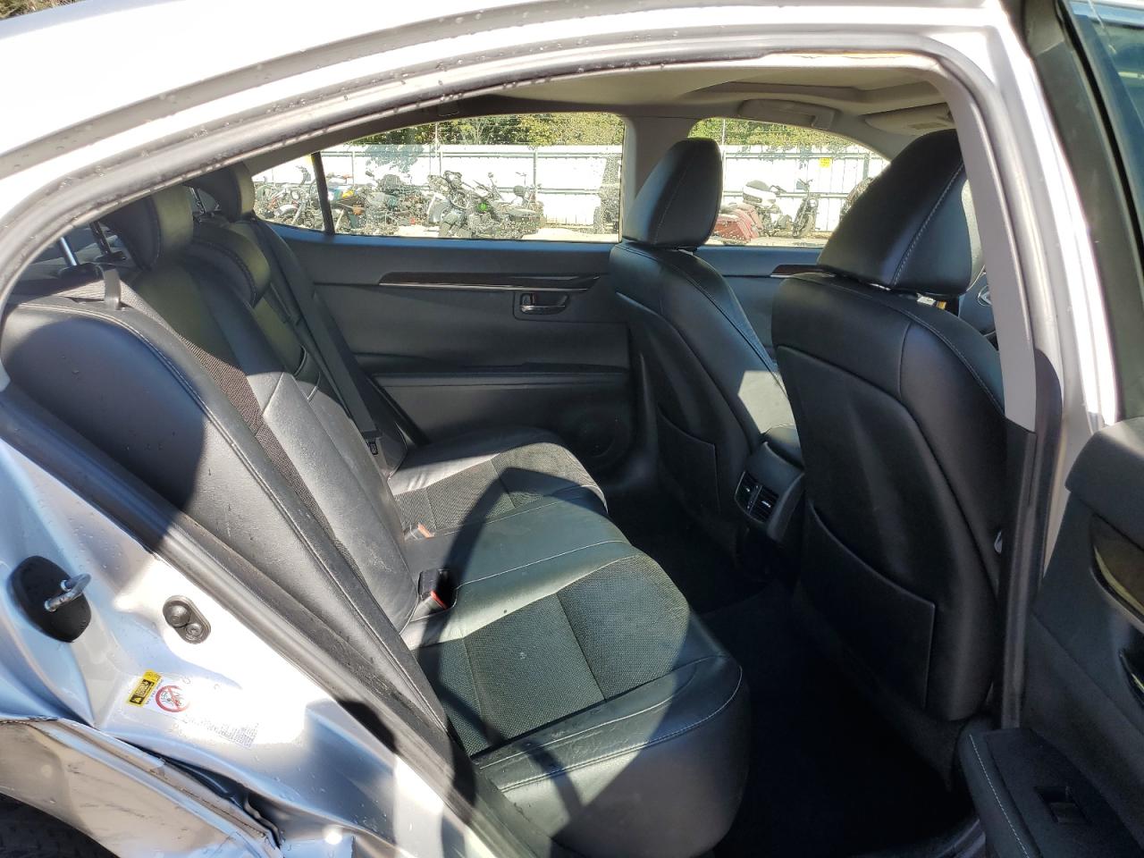 2013 Lexus ES - Image 10