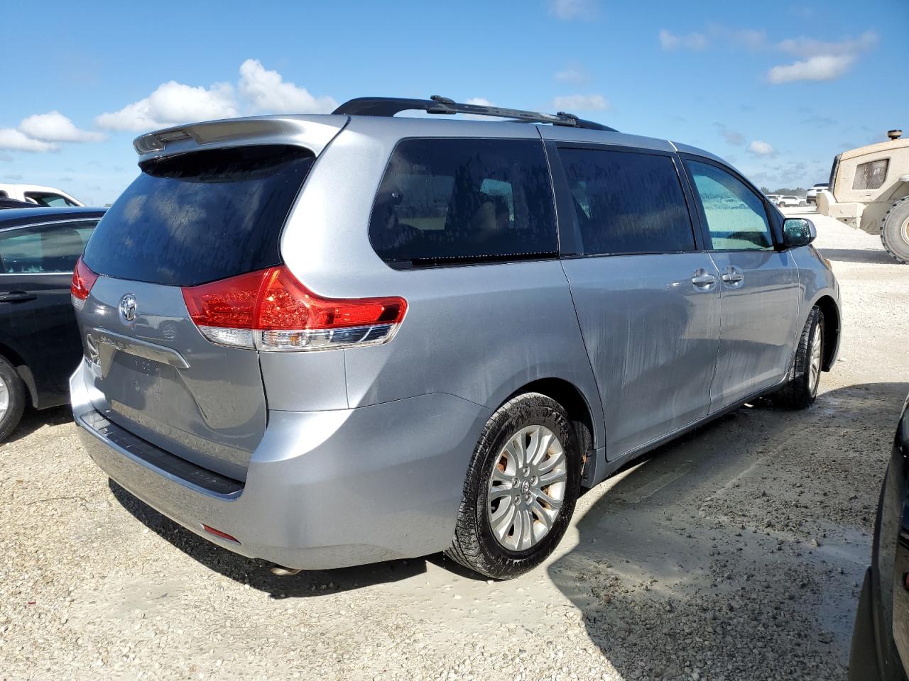 2013 Toyota Sienna - Image 3