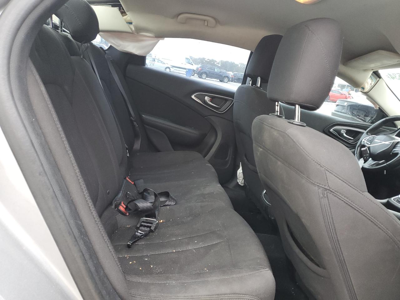 2015 Chrysler 200 - Image 11