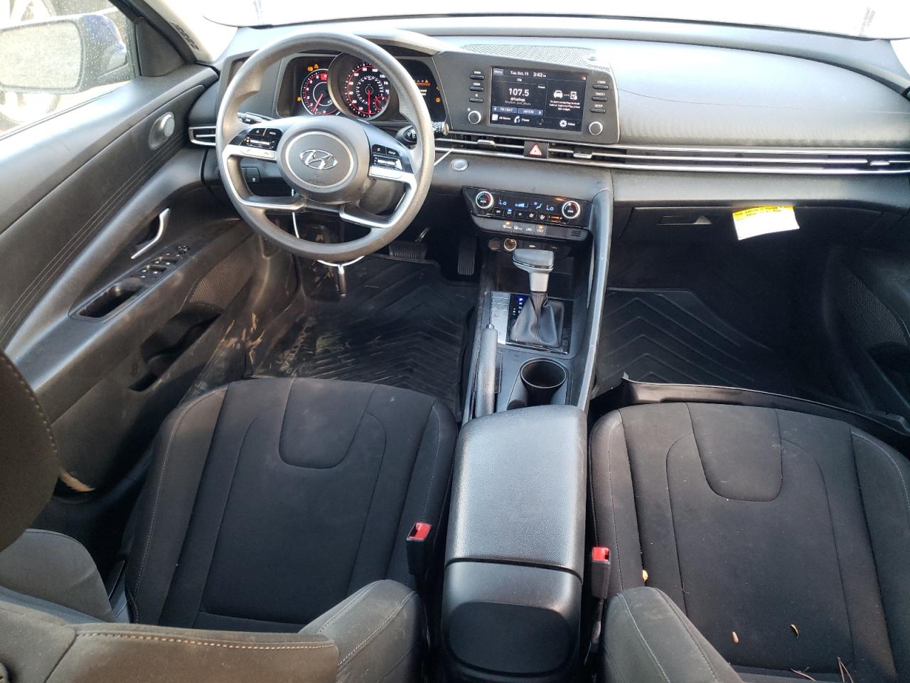 2022 Hyundai Elantra - Image 8