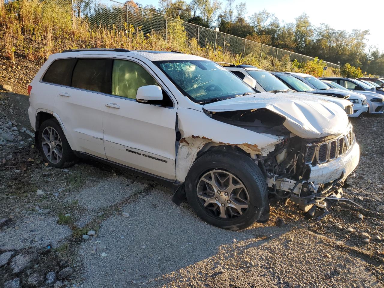 2018 Jeep Grand Cherokee - Image 4