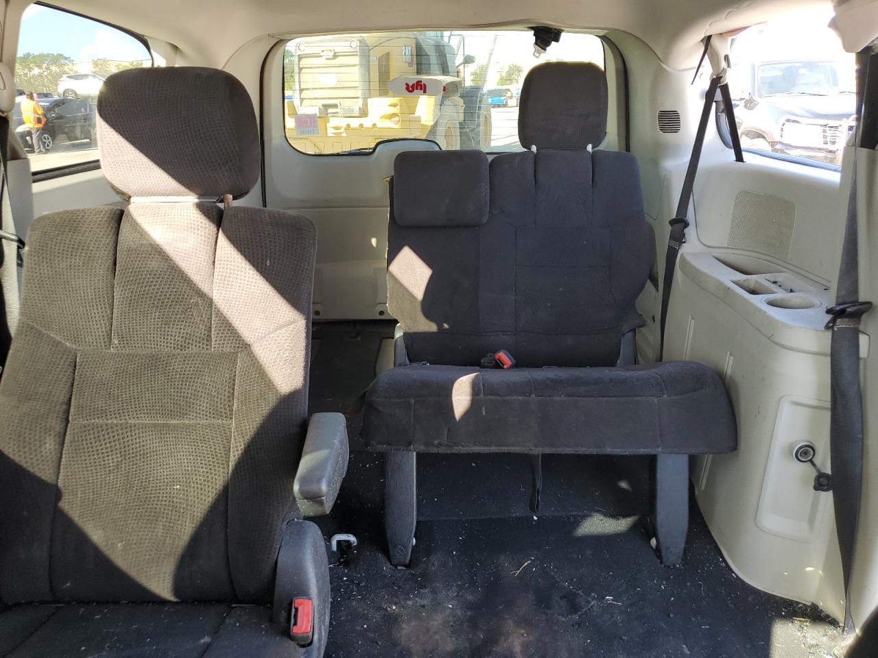 2013 Dodge Caravan - Image 10