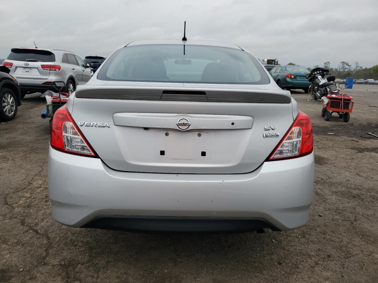 3N1CN7APXJL877606 2018 Nissan Versa S