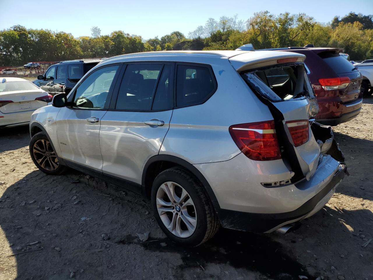 VIN 5UXWX7C50H0S18696 2017 BMW X3 no.2