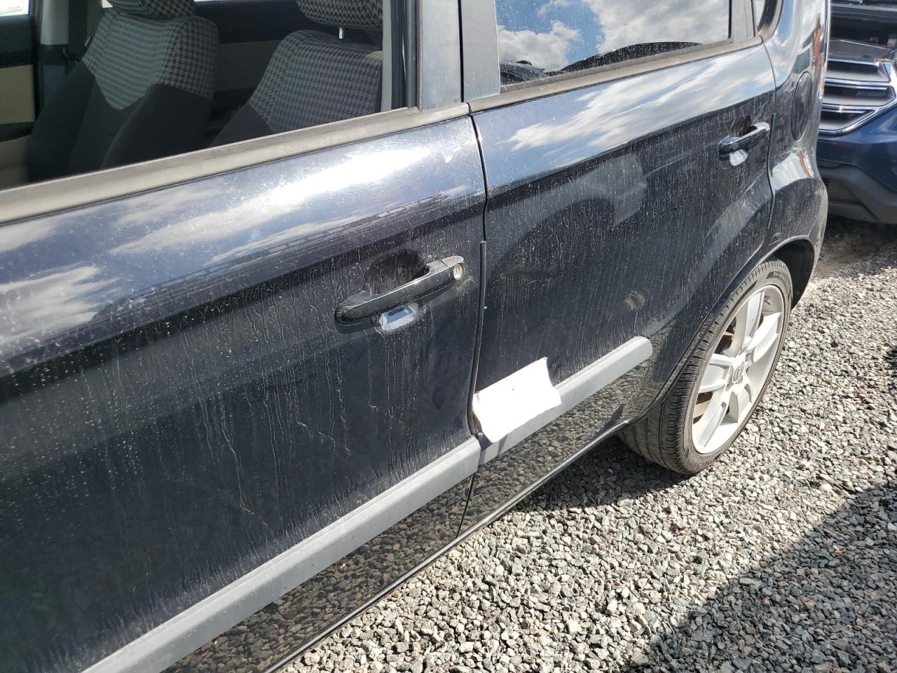 2011 Kia Soul + VIN: KNDJT2A27B7241961 Lot: 73948024