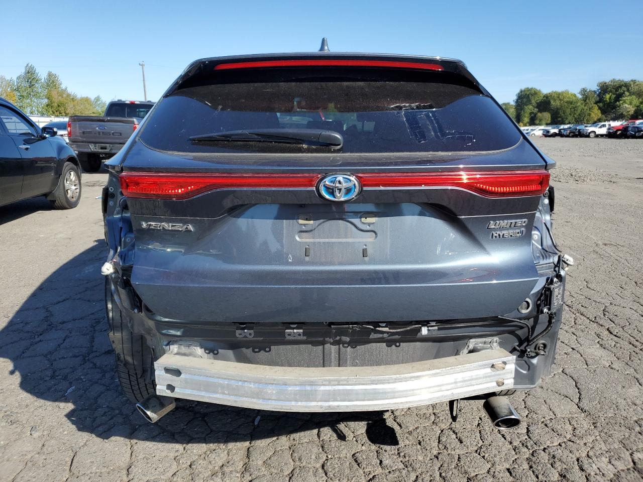 JTEAAAAH7NJ087615 2022 Toyota Venza Le