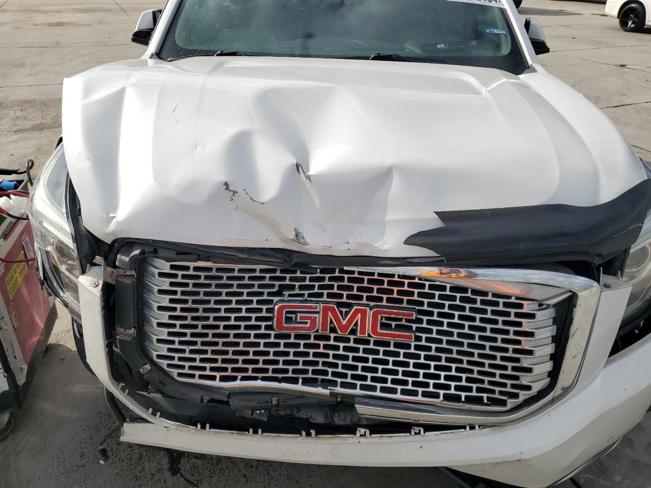 2017 GMC Yukon - Image 12