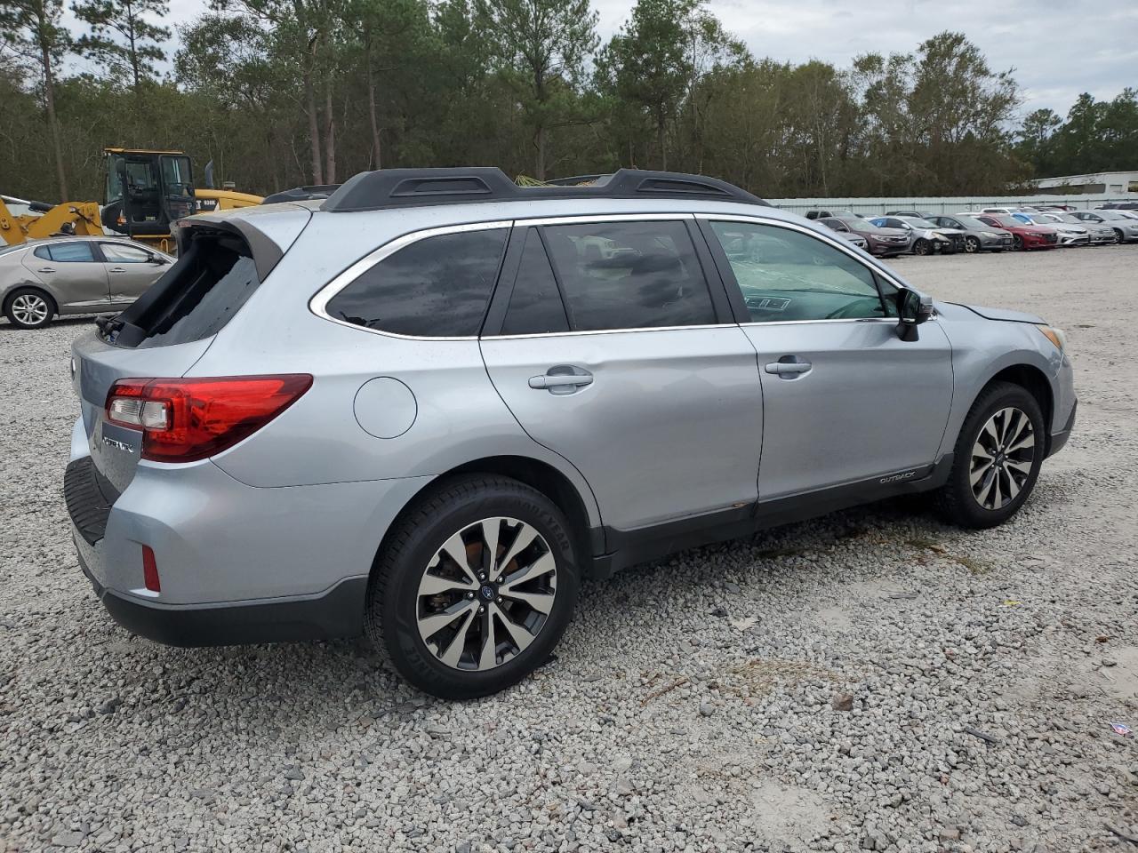 2015 Subaru Outback - Image 3