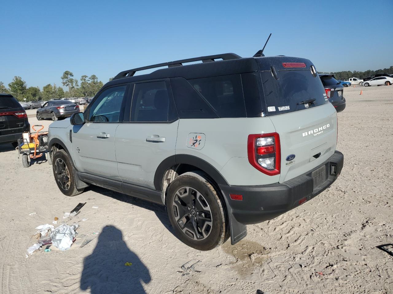 2023 Ford Bronco - Image 2