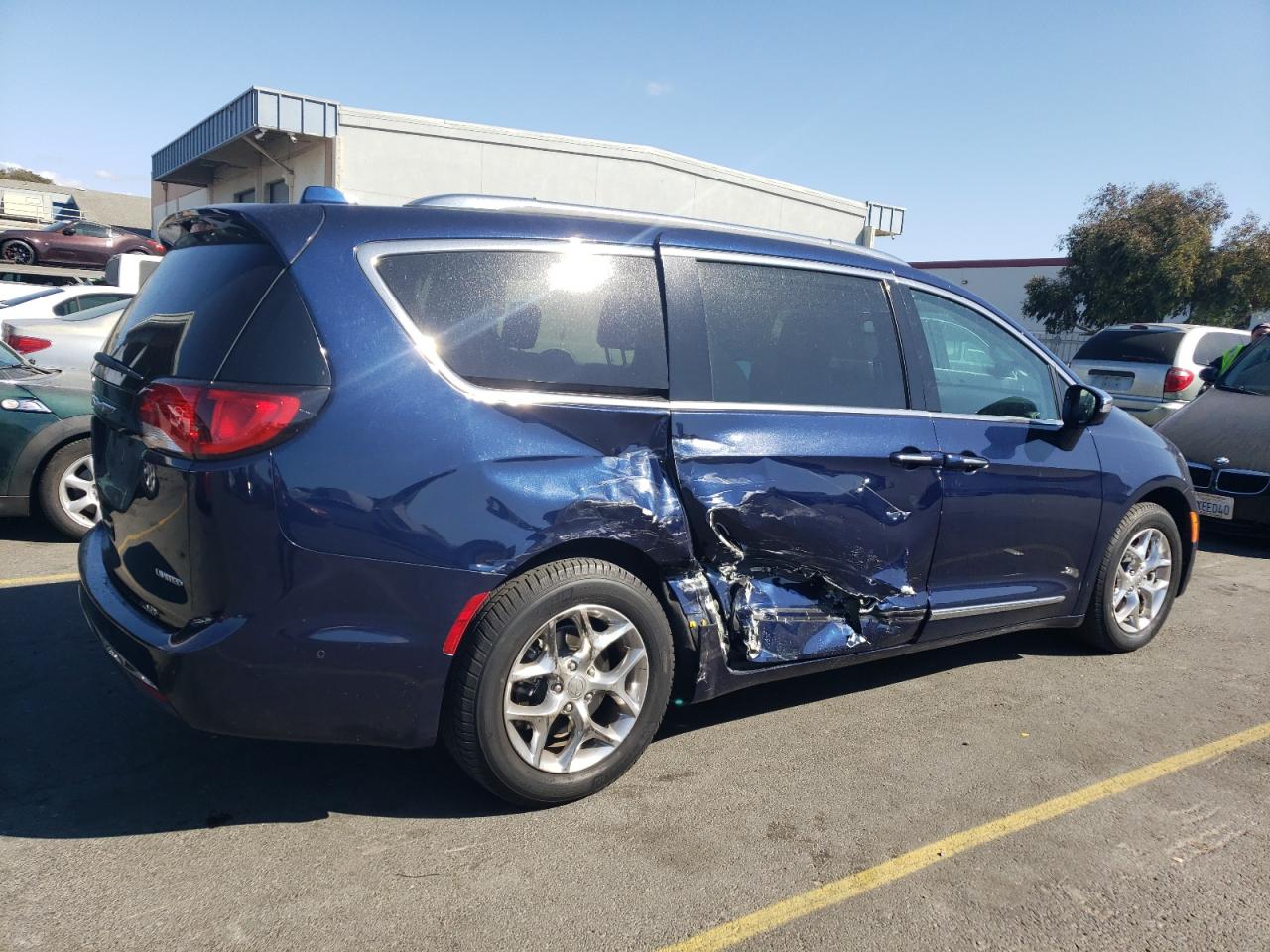 2017 Chrysler Pacifica - Image 3